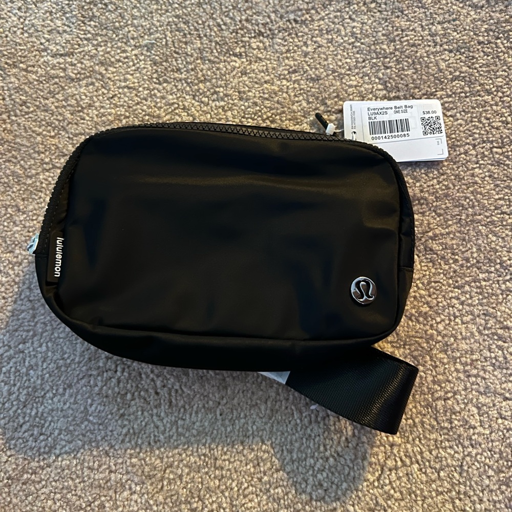 NWT Brand new black Lululemon Everywhere Belt Bag